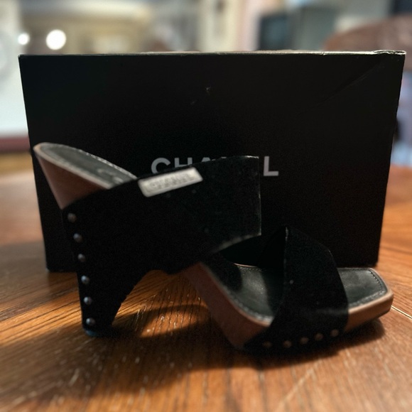 Pair of Chanel black swayed mule open toed shoes.Size 41 converts to size 8 US - Picture 5 of 6